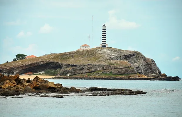 Farol de Abrolhos - Contruído em 1861 por ordem de D. Pedro II.