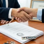 Muito Além das Chaves: Por que a Profissionalização do Corretor é a Sua Maior Segurança